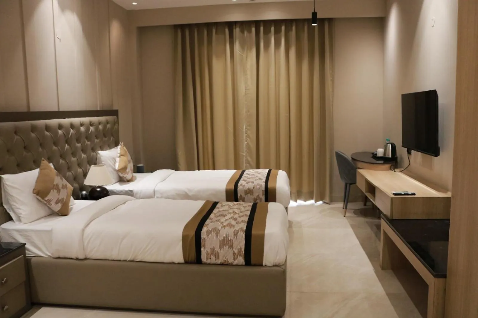 Infinity Stays Hotel Near Medanta Hospital Gurgáon Indie
