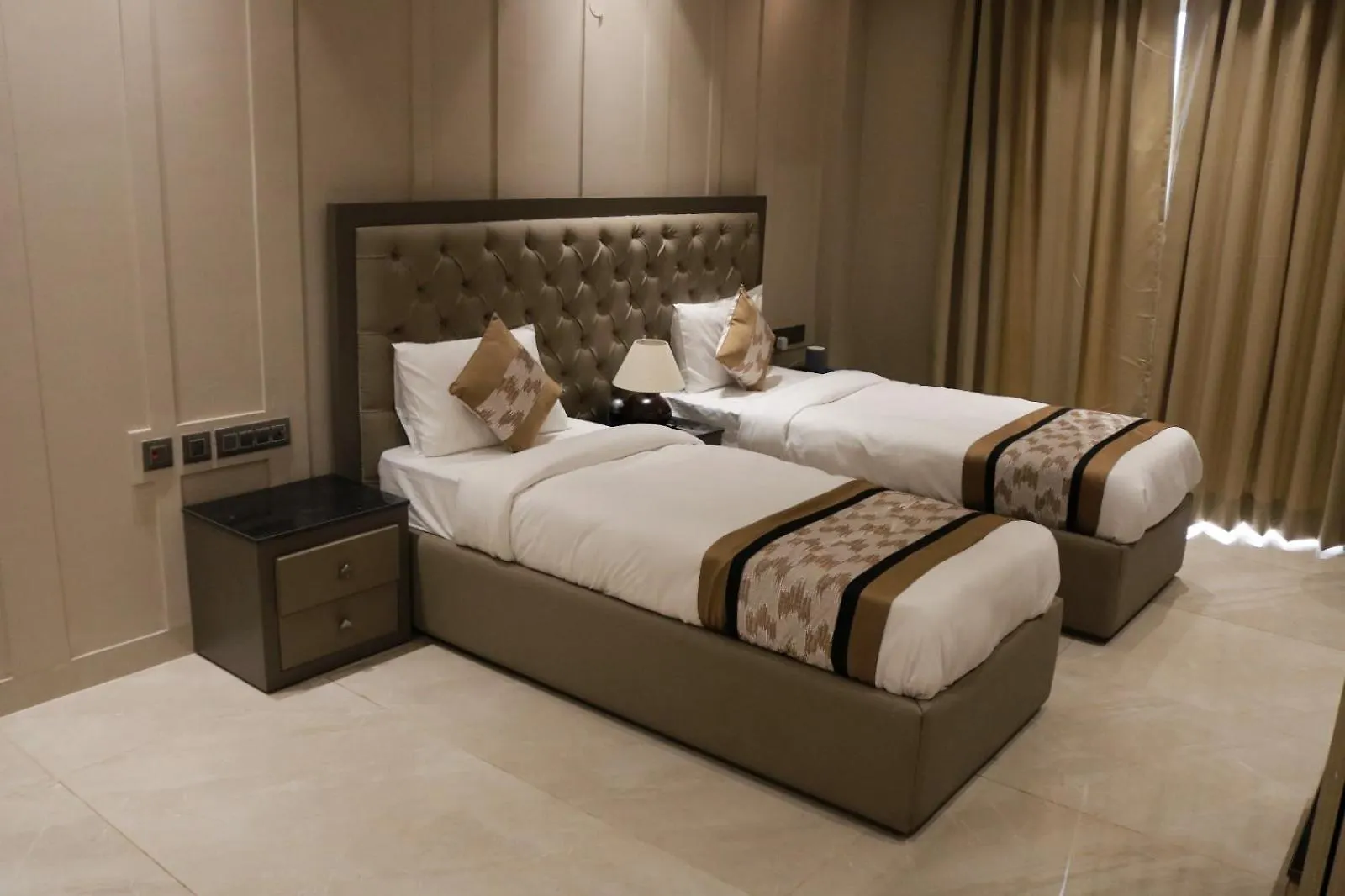 Infinity Stays Hotel Near Medanta Hospital Gurgáon 3*,  Indie