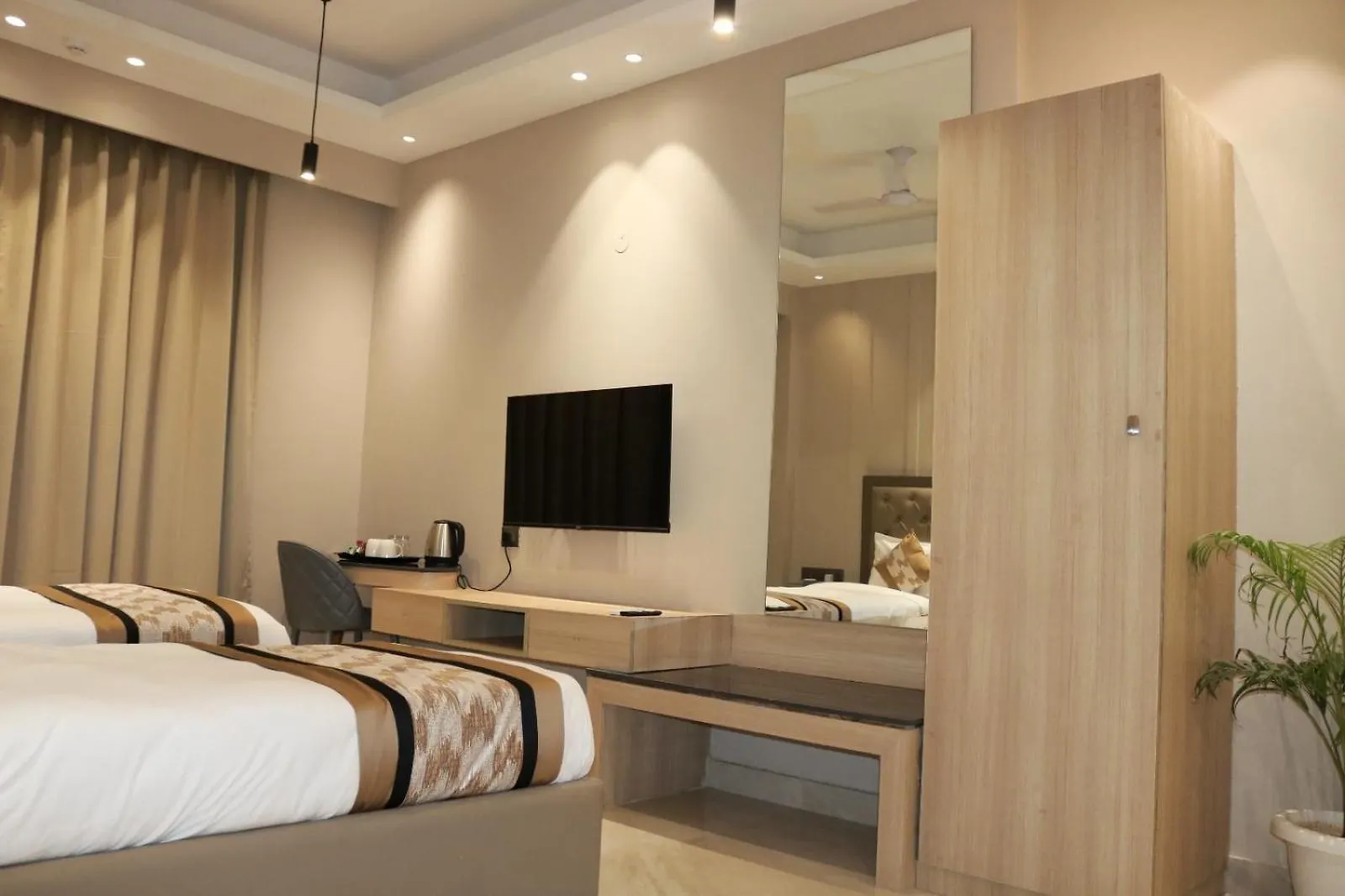 Infinity Stays Hotel Near Medanta Hospital Gurgaon