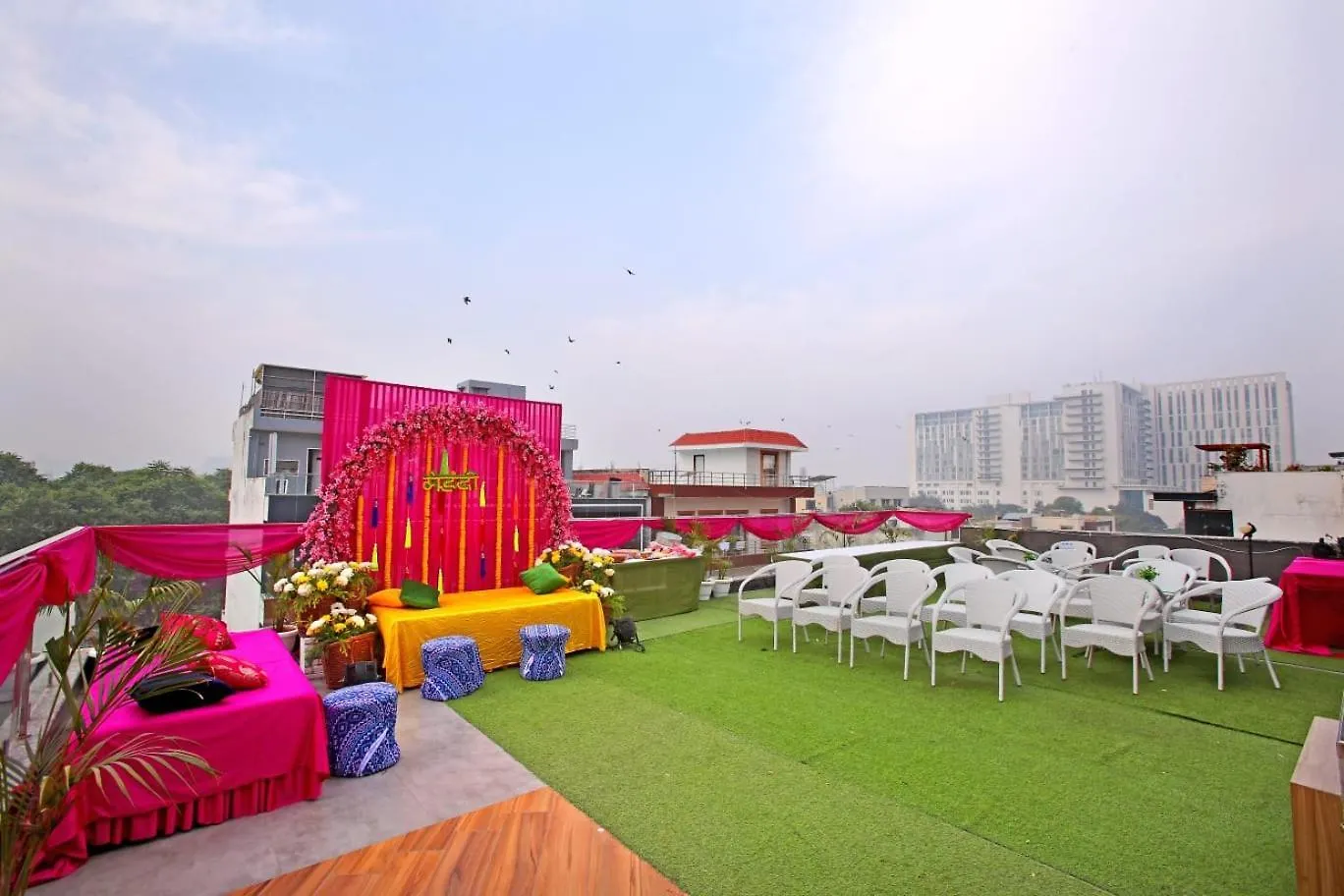 Infinity Stays Hotel Near Medanta Hospital Gurgaon